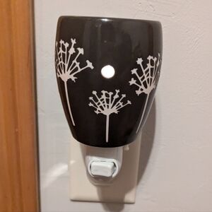 Scentsy Plug-In Warmer and Wax
